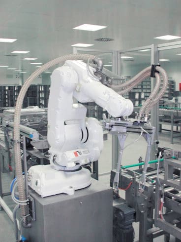 Roboter in der Filterpduktion